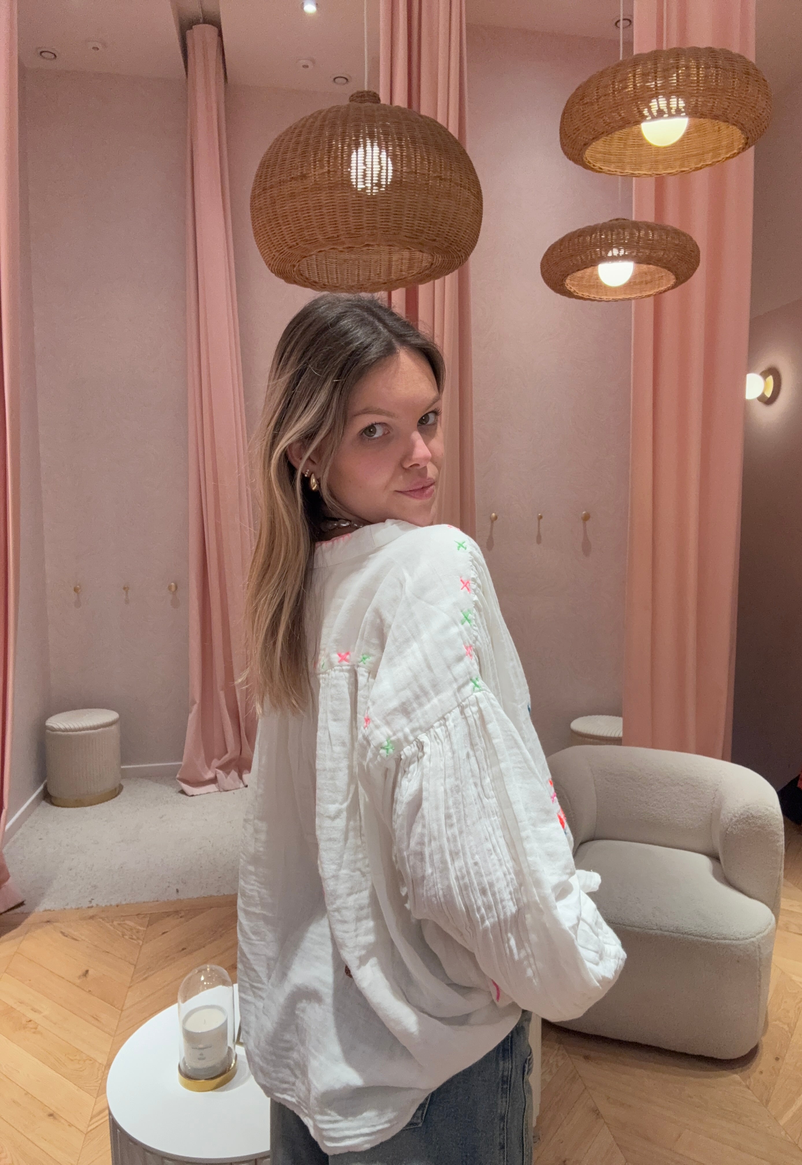 CHEMISE CORNER