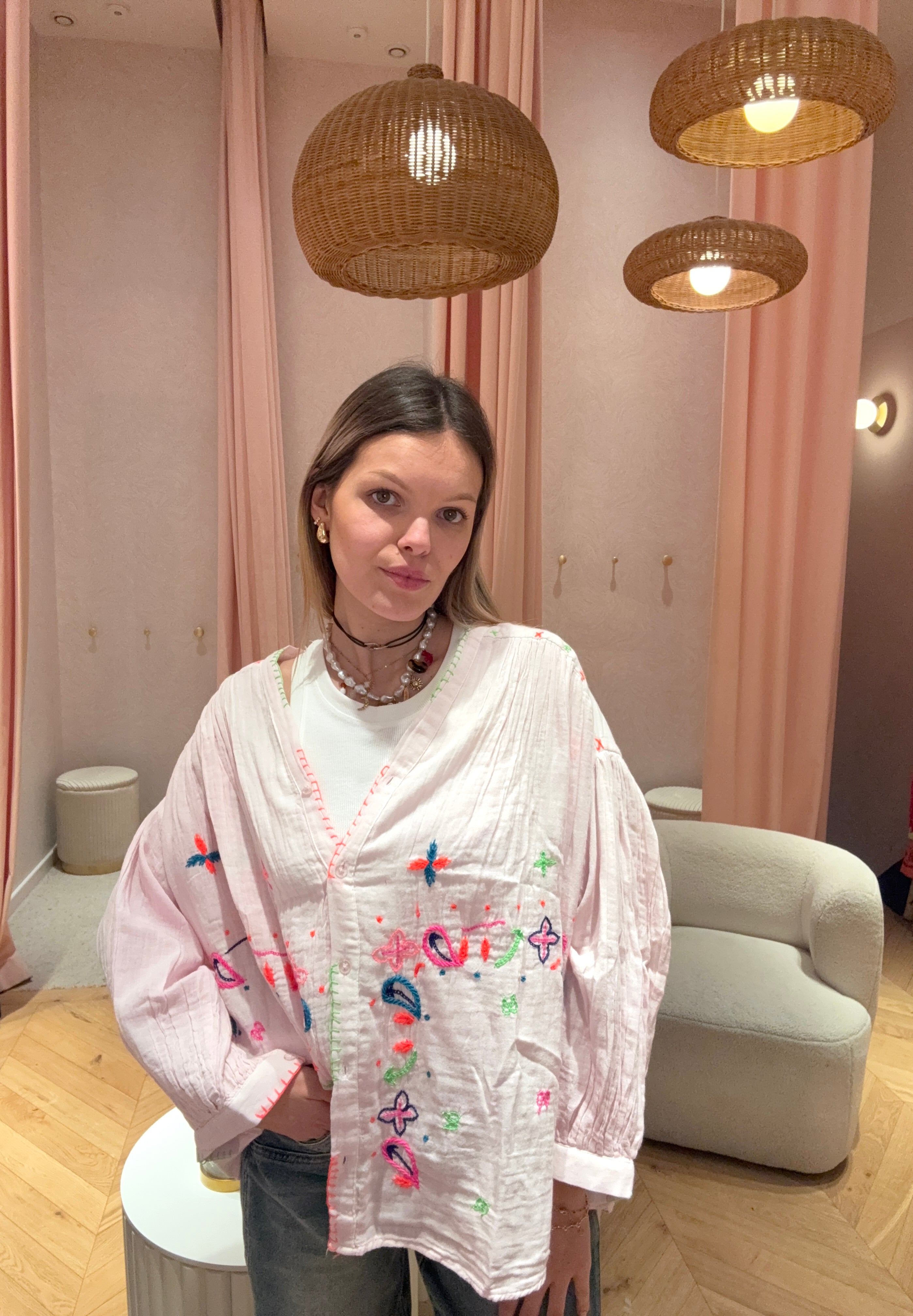 CHEMISE CORNER