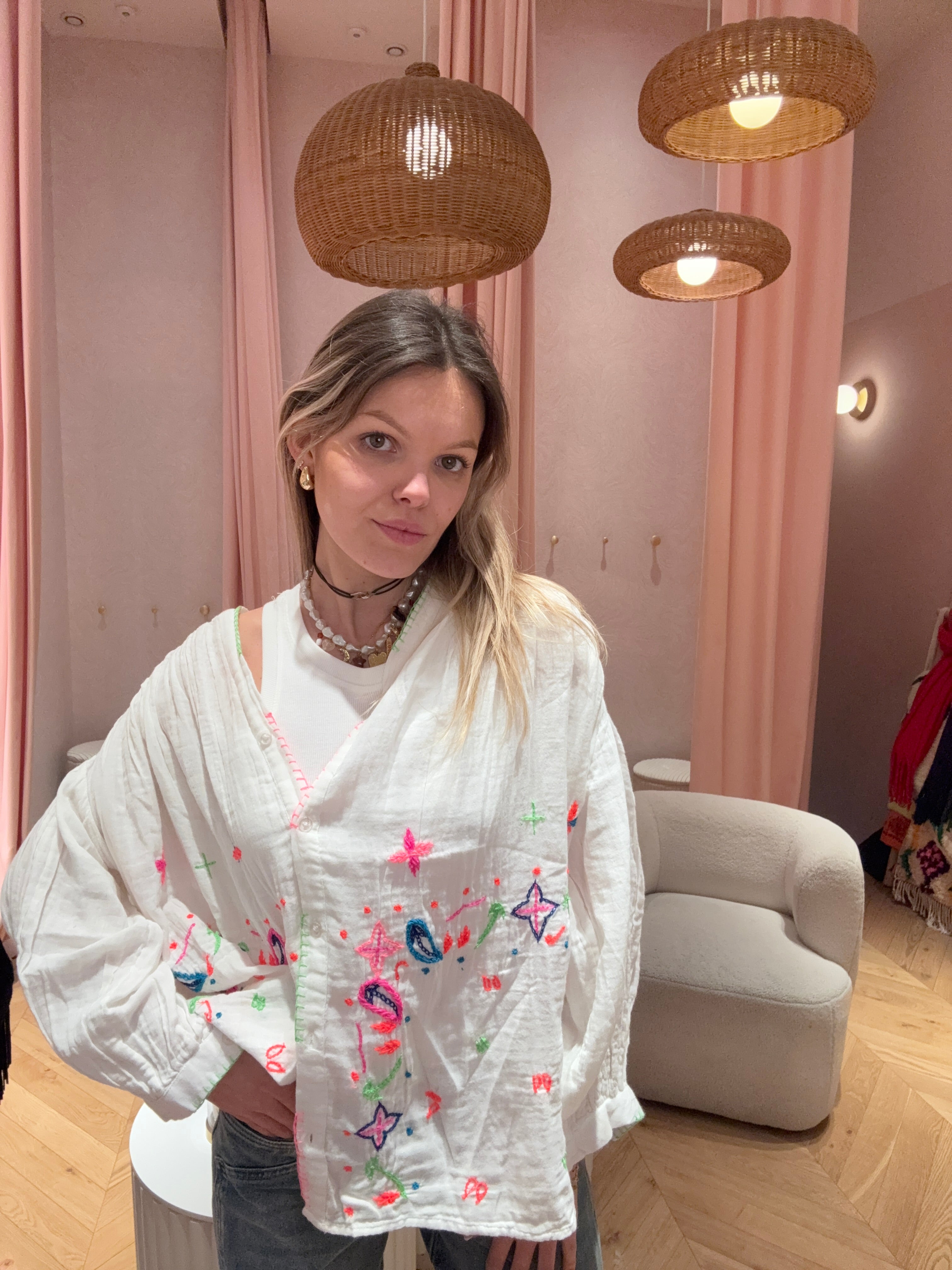 CHEMISE CORNER